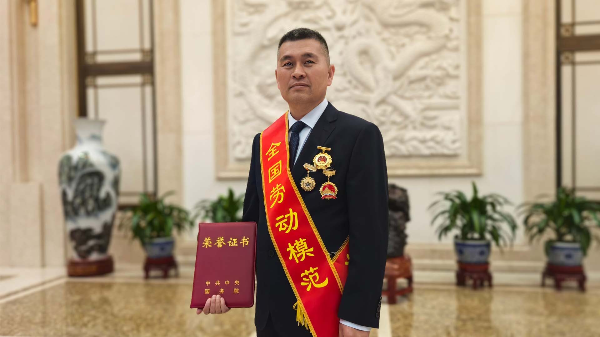 朱濤-全國勞模-網(wǎng)站.jpg 朱濤-全國勞模-網(wǎng)站.jpg