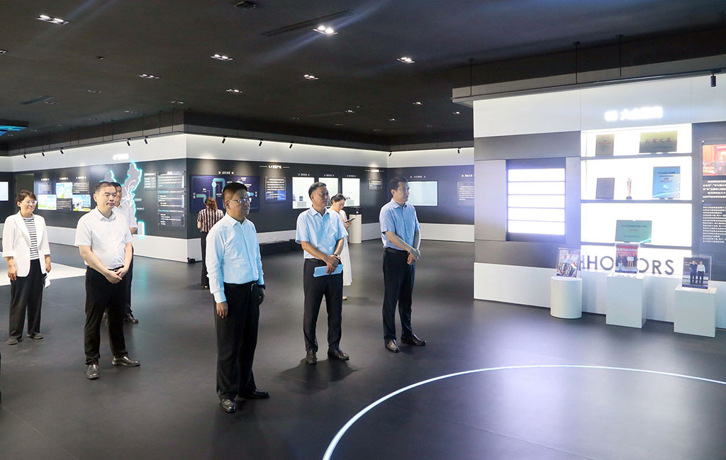 省科技廳廳長(zhǎng)-展廳.jpg 省科技廳廳長(zhǎng)-展廳.jpg